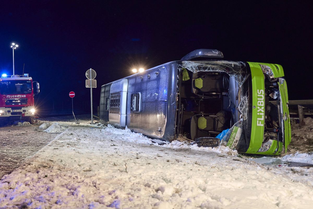 Wypadek Flixbusa przy granicy z Polską. Niemiecka policja mówi o przyczynach