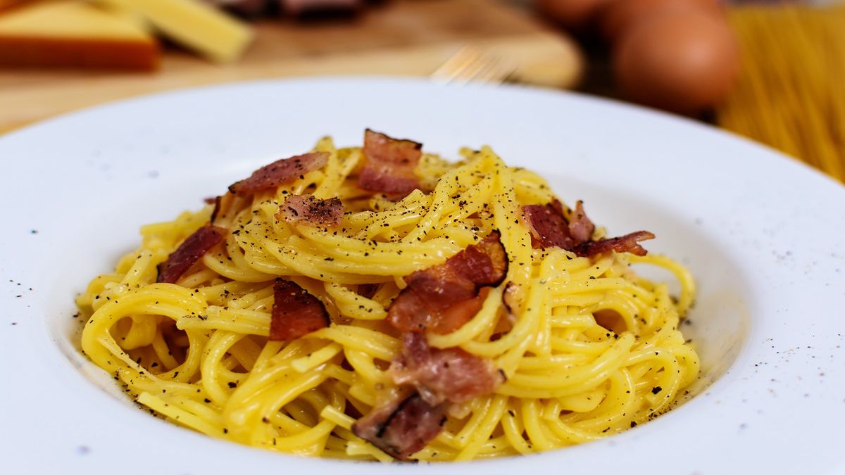 Naje się cała rodzina. Szybki i smaczny obiad zrobisz z dwóch tanich składników. Fot.AdobeStock