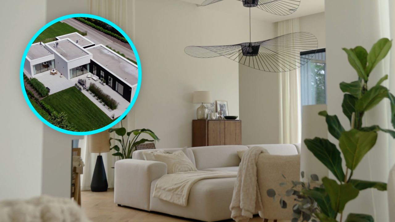 Wysoki salon bez pogłosu? Architekt zastosował jeden trik