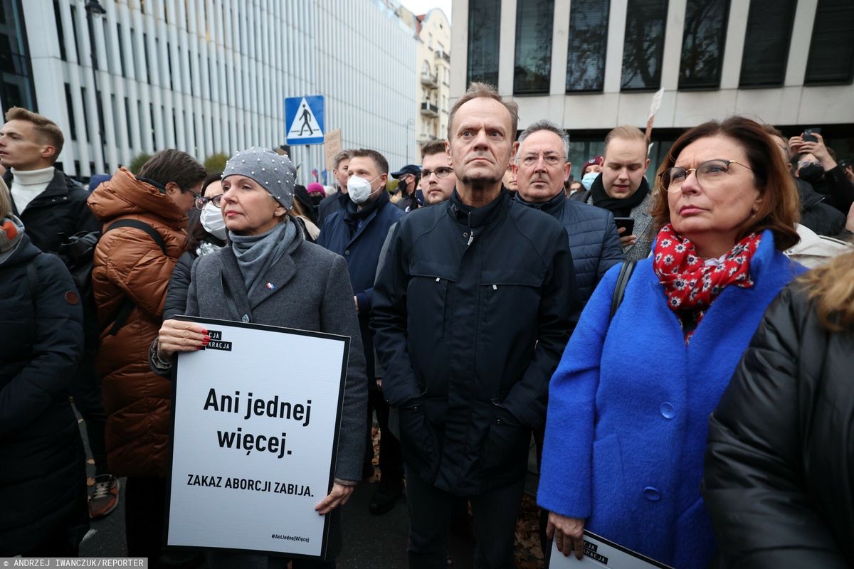 Protesty po śmierci 30-latki z Pszczyny. Wymowny wpis Donalda Tuska 