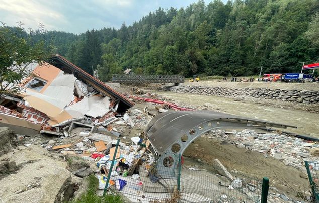 Na zdjęciu: Zniszczone domy w Słowenii