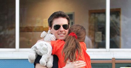Tom Cruise na spacerze z Suri...
