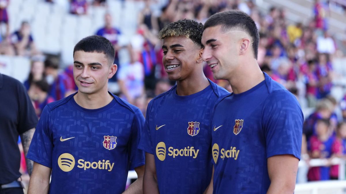 Getty Images / Photo by Jose Breton/Pics Action/NurPhoto via Getty Images / Na zdjęciu: Pedri (L), Lamine Yamal (C), Ferran Torres 