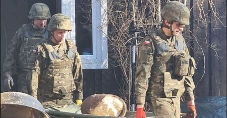 Remontował podłogę i natknął się na bombę. Przeleżała tam 80 lat