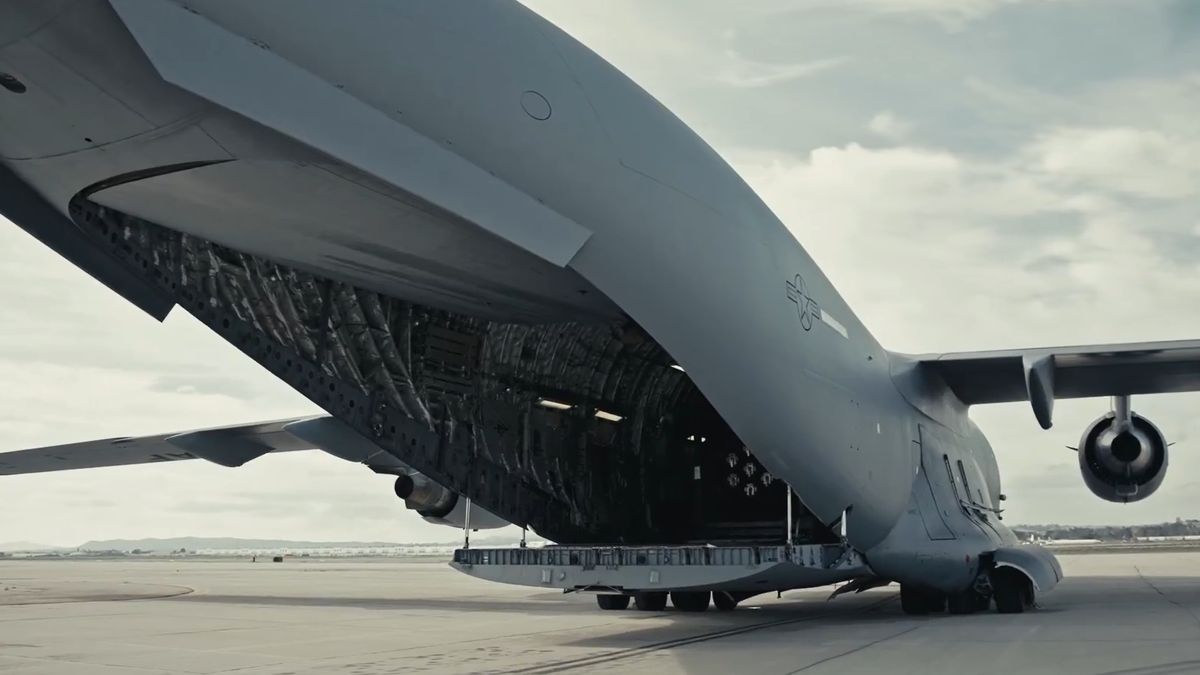 Transport reaktora samolotem C-17