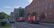Wrocław: Akcja służb przy Pułaskiego. Pod budynkiem kilka zastępów straży i pogotowie gazowe