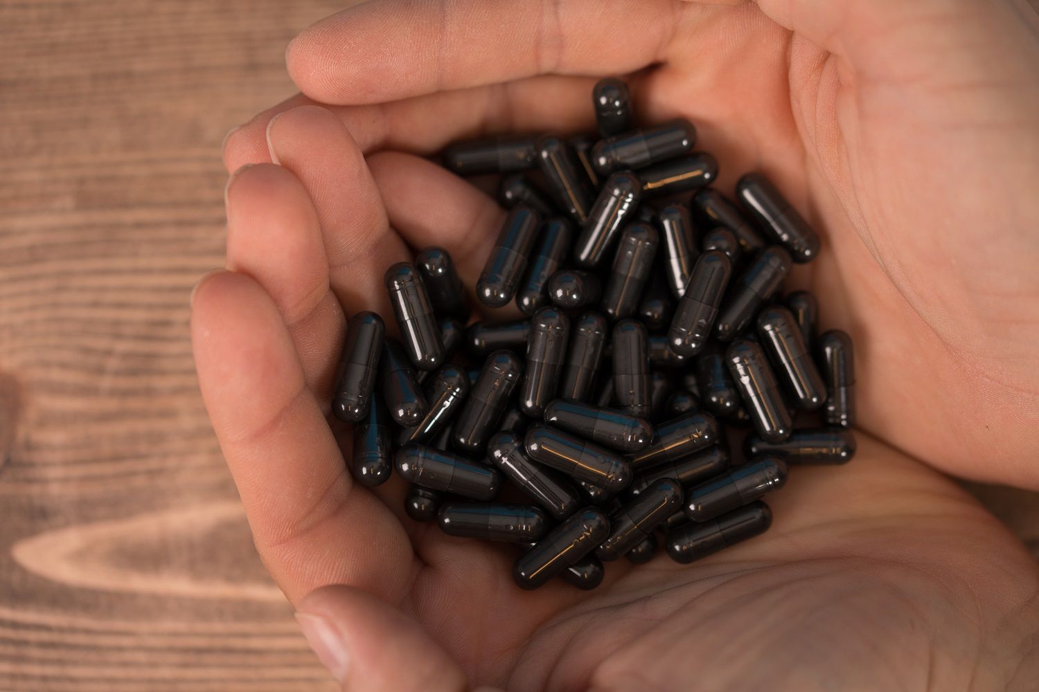 Pacjenci z COVID próbują się leczyć węglem aktywnym