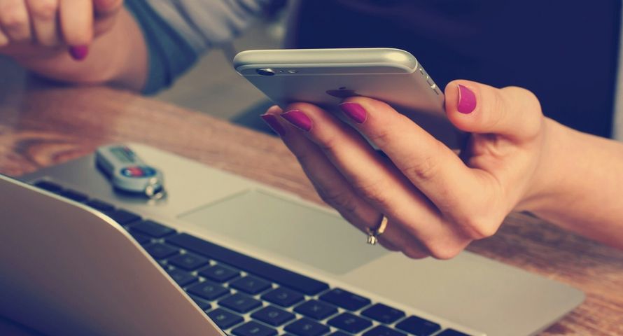 WhatsApp przed serwisami Polsatu i Interii, Temu dalej w dół. Oto wyniki w polskim internecie
