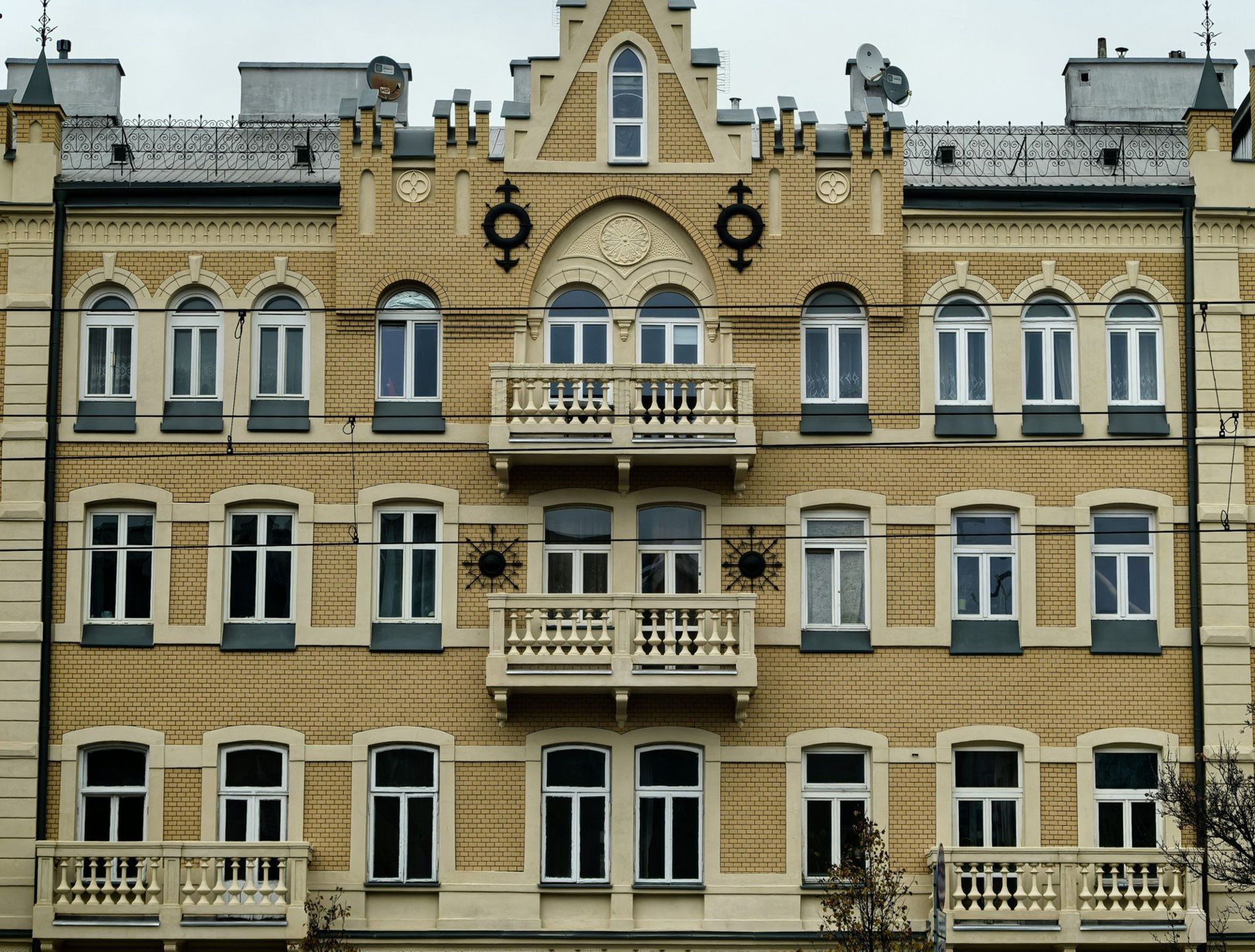 KAMIENICA PRAGA WARSZAWA PO REMONCIE KONSERWATORSKIM