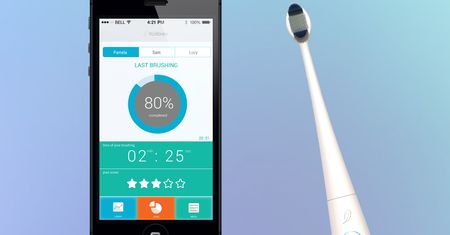 Szczoteczki do zębów z aplikacją na smartfony szukają drzwi do naszych łazienek