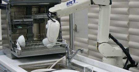 Bezrobocie technologiczne w praktyce. Chińska siła robocza zmierzy się z koreańskimi robotami