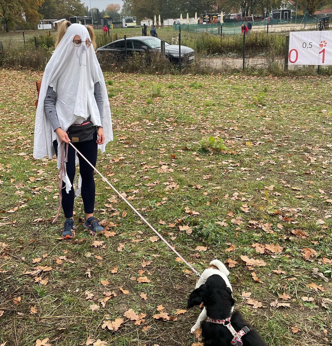 Monika Richardson przygotowywała psa na Halloween