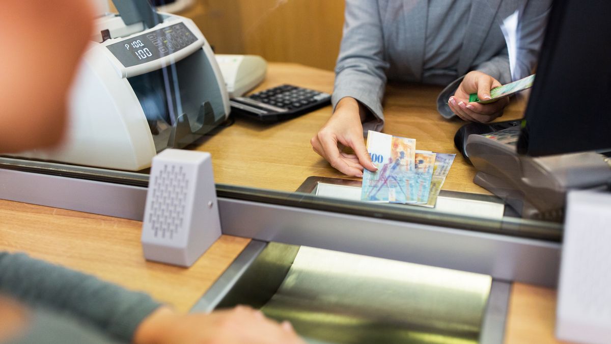 Kursy walut NBP 22.02.2020 Poniedziałkowy kurs euro, funta, dolara i franka szwajcarskiego