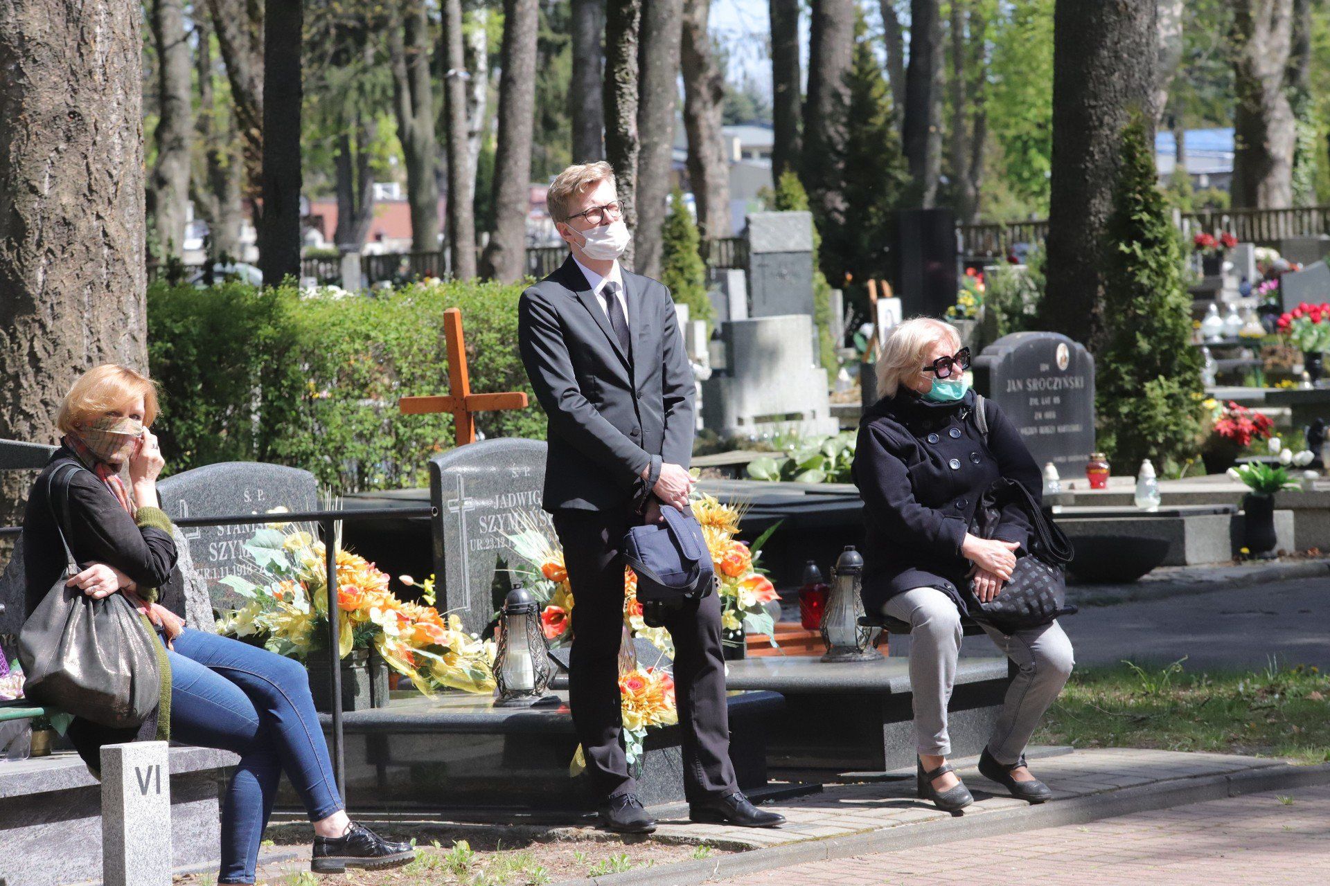 27-04-2020 LODZ .BOHDAN GADOMSKI ZYL 70 LAT POGRZEB NA CMENTARZU KOMUNALNYM DOLY W LODZI. ZNANY DZIENNIKARZ MUZYCZNY
FOT. GRZEGORZ GALASINSKI

DZIENNIK LODZKI/POLSKA PRESS *** Local Caption *** POGRZEB GADOMSKI BOHDAN
