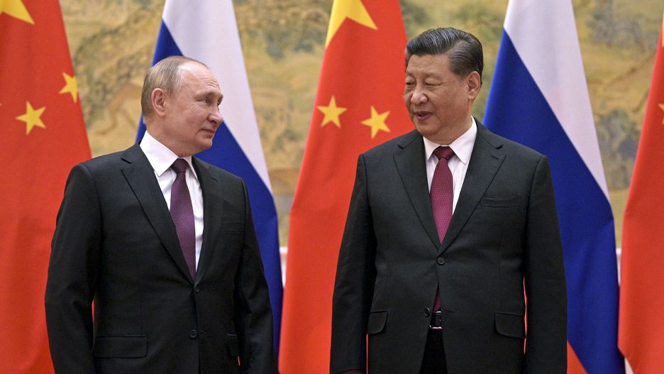 Pekin 2022 - Konkurencje
Chinese President Xi Jinping, right, and Russian President Vladimir Putin talk to each other during their meeting in Beijing, China, Friday, Feb. 4, 2022. Putin on Friday arrived in Beijing for the opening of the Winter Olympic Games and talks with his Chinese counterpart Xi Jinping, as the two leaders look to project themselves as a counterweight to the U.S. and its allies. (Alexei Druzhinin, Sputnik, Kremlin Pool Photo via AP), APTOPIX
Pool Sputnik Government