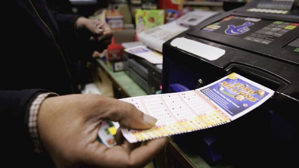 Kobieta wygrała na loterii dwa razy.