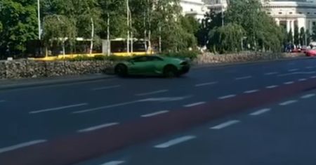 Przechodnie zamarli. Rozbił auto za 1,6 miliona zł w centrum Warszawy