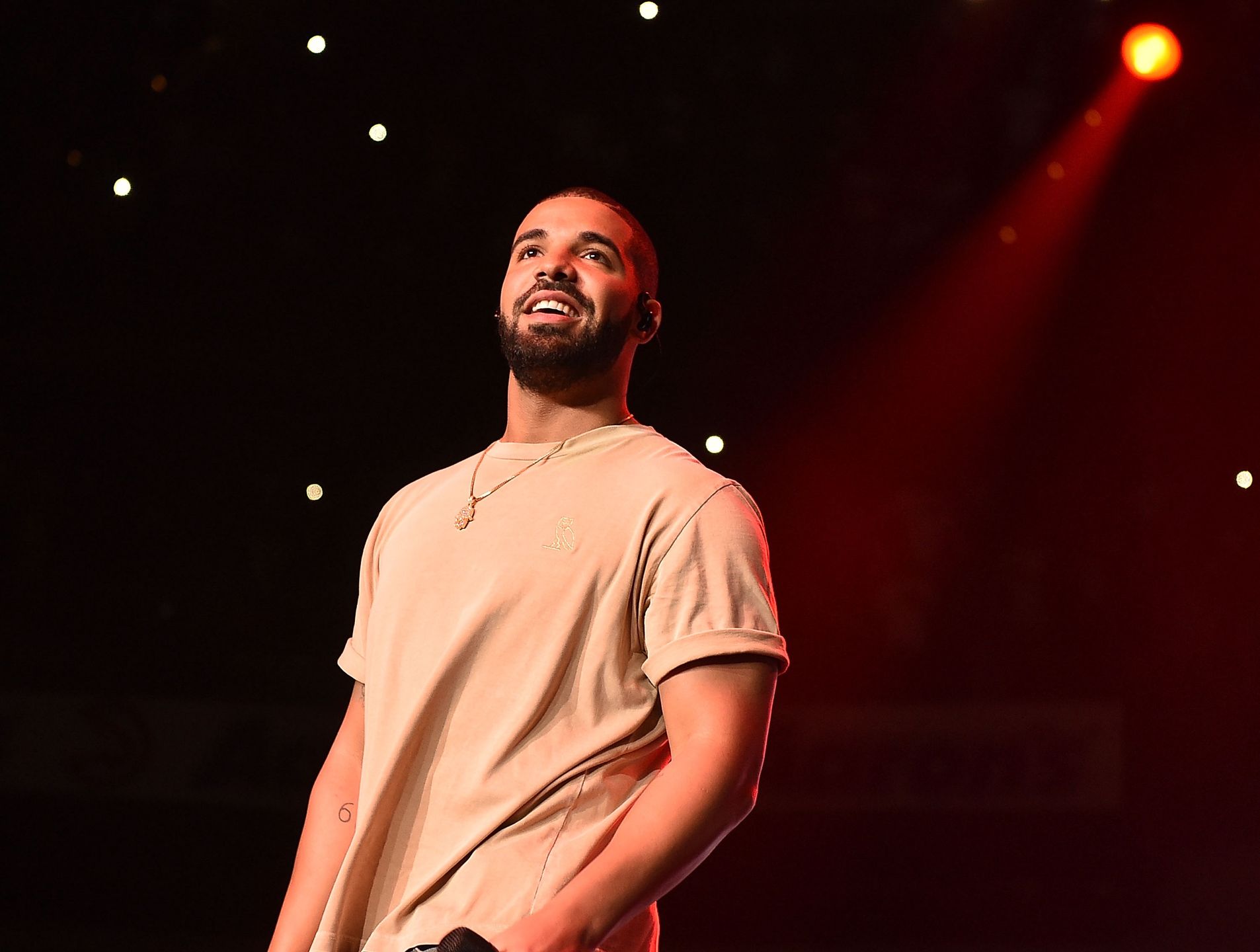 Drake w klubie nocnym 