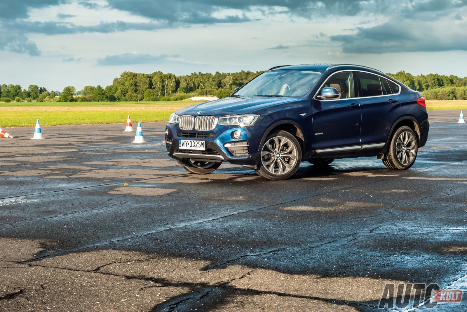 Zaprojektowanie karoserii SUV-a nawiązującego do nadwozia coupe to trudna sztuka, ale inżynierom z Monachium znów się udało.