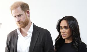 Pałac wydał oświadczenie po powrocie Harry'ego i Meghan Markle do Wielkiej Brytanii. "Formy tytularne nadal są ZAWIESZONE"