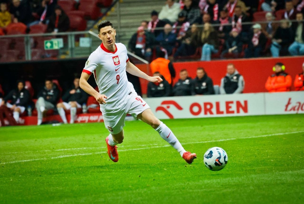 Dziennikarz nawołuje do zastąpienia Lewego kimś innym. Władze Barcelony są innego zdania