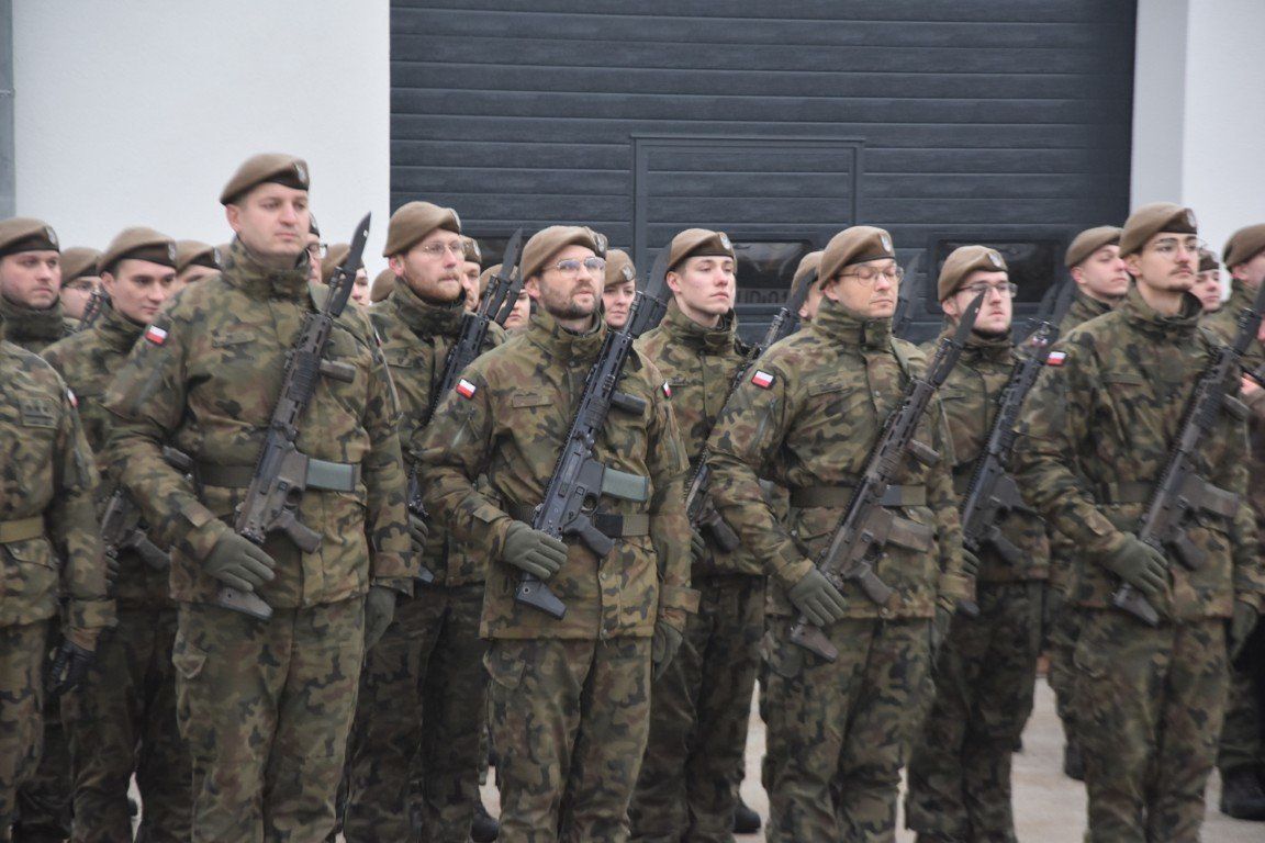 Kościerzyna: Nowoczesne koszary WOT już działają. Terytorialsi złożyli przysięgę
