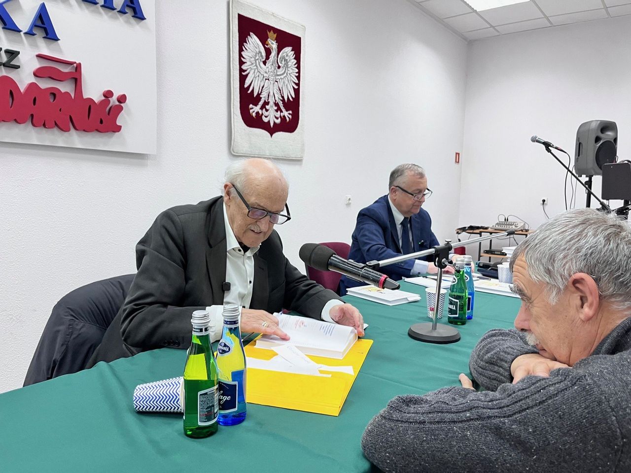 Łódź: Jerzy Kropiwnicki, były prezydent Łodzi, zaskoczył nową książką. Opisuje tajemniczą, nielegalną misję Andrzeja Słowika na Zachód