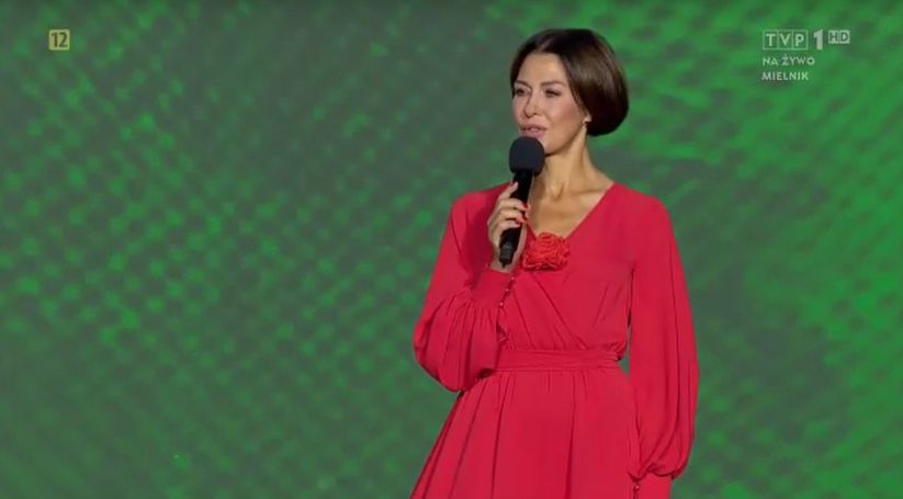 Anna Popek na koncercie "Murem za polskim mundurem"