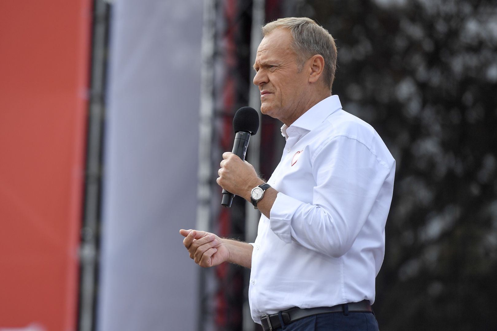 Chcieli podejść Tuska na konferencji. Wybrnął w trzech słowach