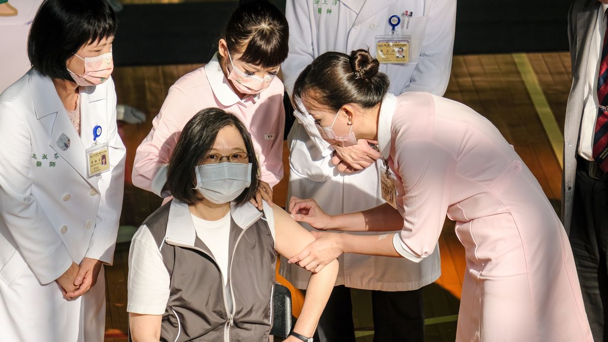 Prezydent Tajwanu zaszczepiła się nową szczepionką 