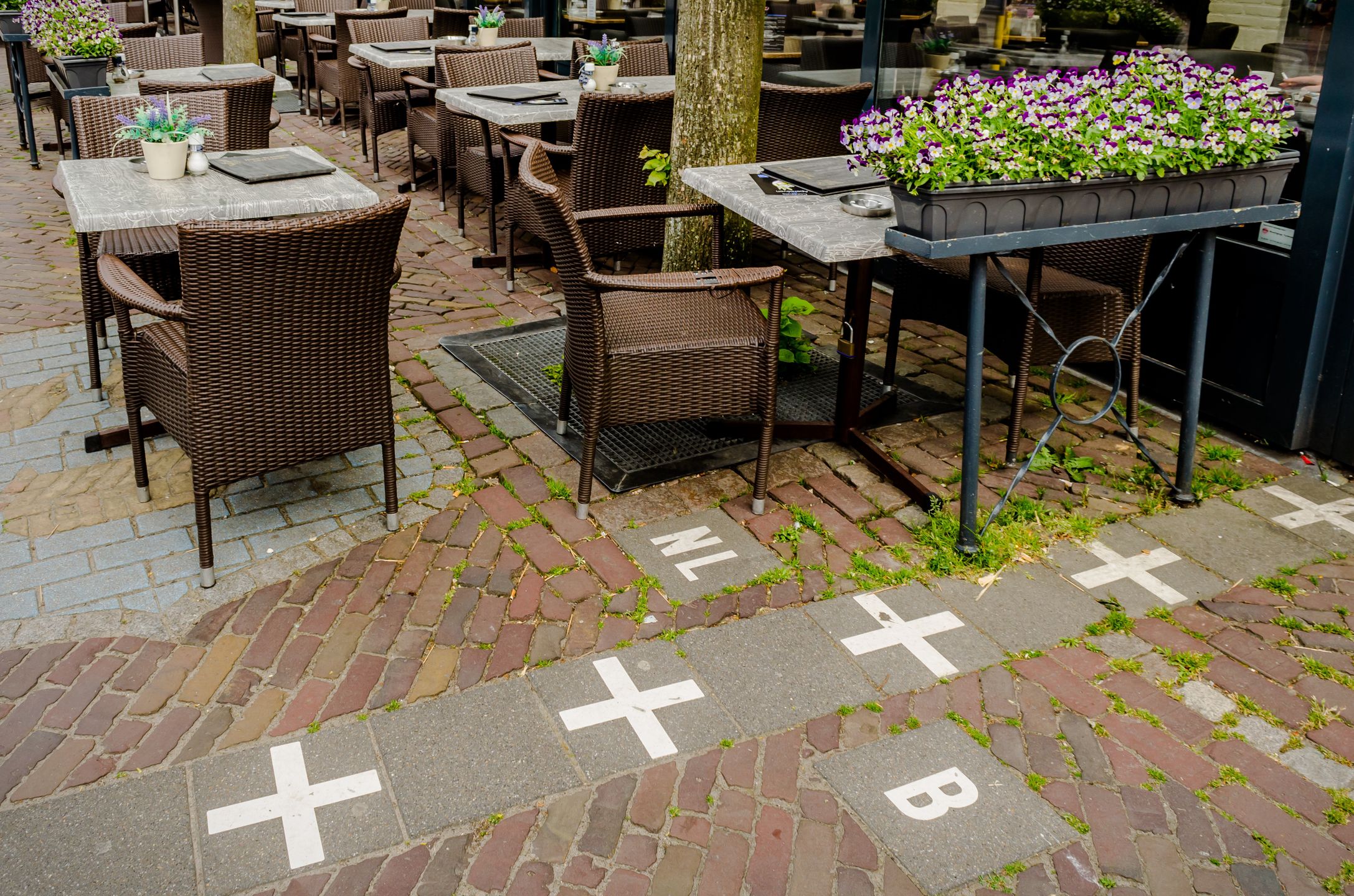 Zdarza się, że nawet restauracja przedzielona jest granicą