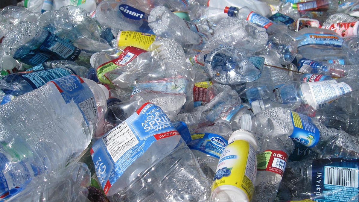 Polskie firmy muszą kupować plastikowe śmieci za granicą 