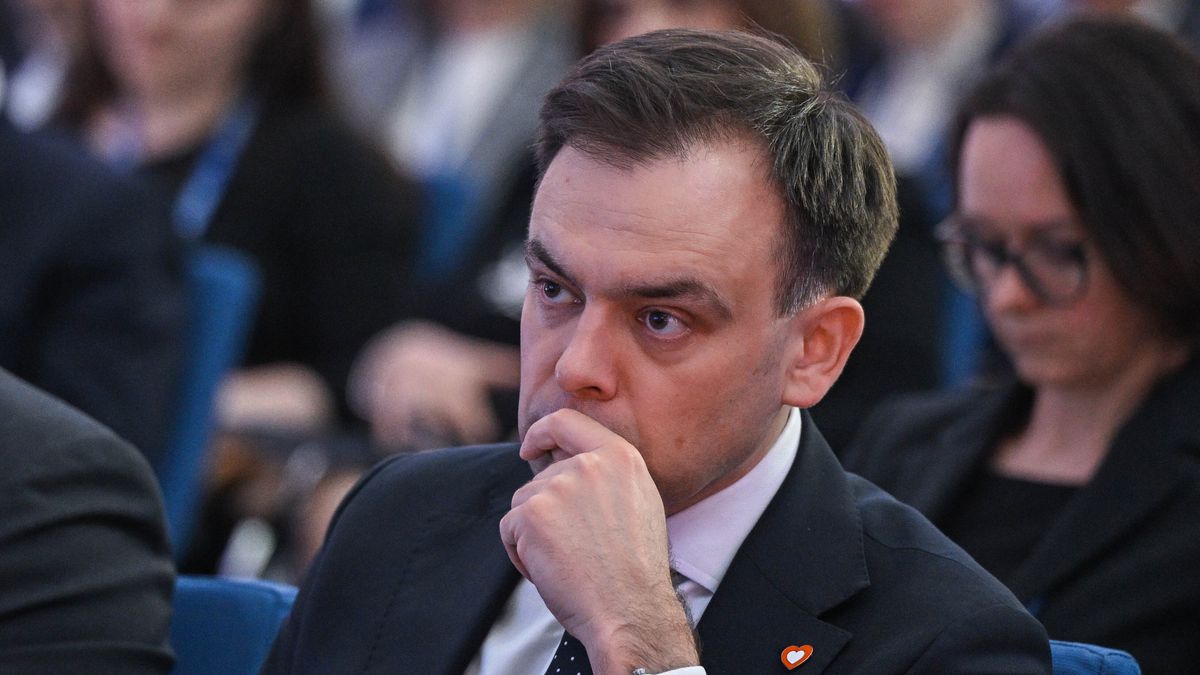 Warszawa, 17.03.2026. Minister finansów i gospodarki RP Andrzej Domański podczas konferencji prasowej, w ramach spotkania Banku Rozwoju Rady Europy, 17 bm. w Warszawie. (mr) PAP/Radek Pietruszka