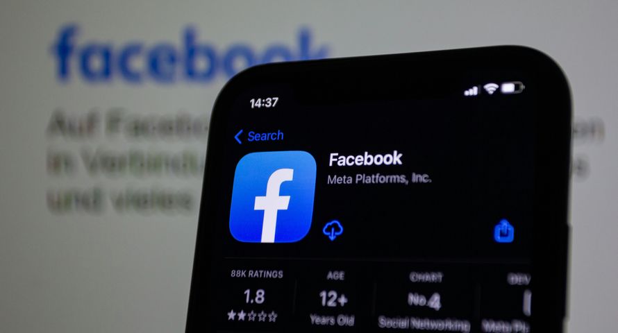 Facebook testuje pobieranie opłat od twórców i firm
