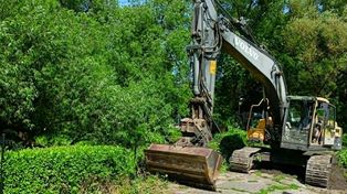 Białośliwie: Ciężki sprzęt w Parku Raczyńskich