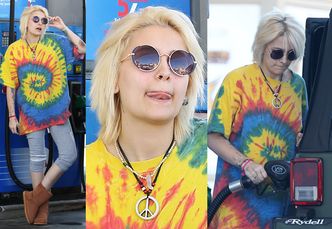 Paris Jackson tankuje Jeepa w "hipisowskiej" koszulce (ZDJĘCIA)