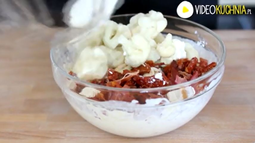 Kalafior można wykorzystać do przygotowania pysznej zapiekanki 