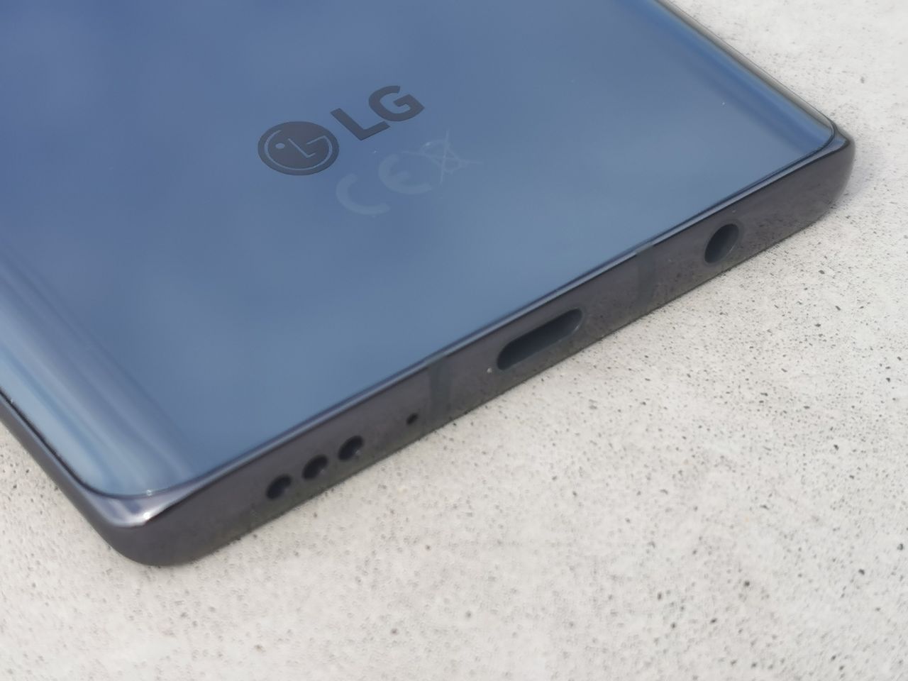 LG Velvet - wytrzymały smartfon do zadań specjalnych