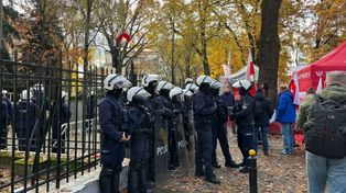 Była z wnuczkiem pod TK. Usłyszała, że zatrzymano kogoś z nożem