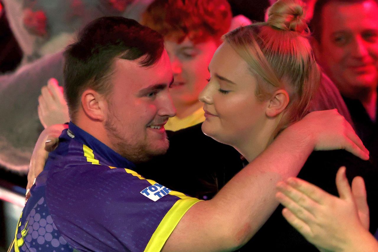 Teen dart player's girlfriend faces criticism over the age-gap