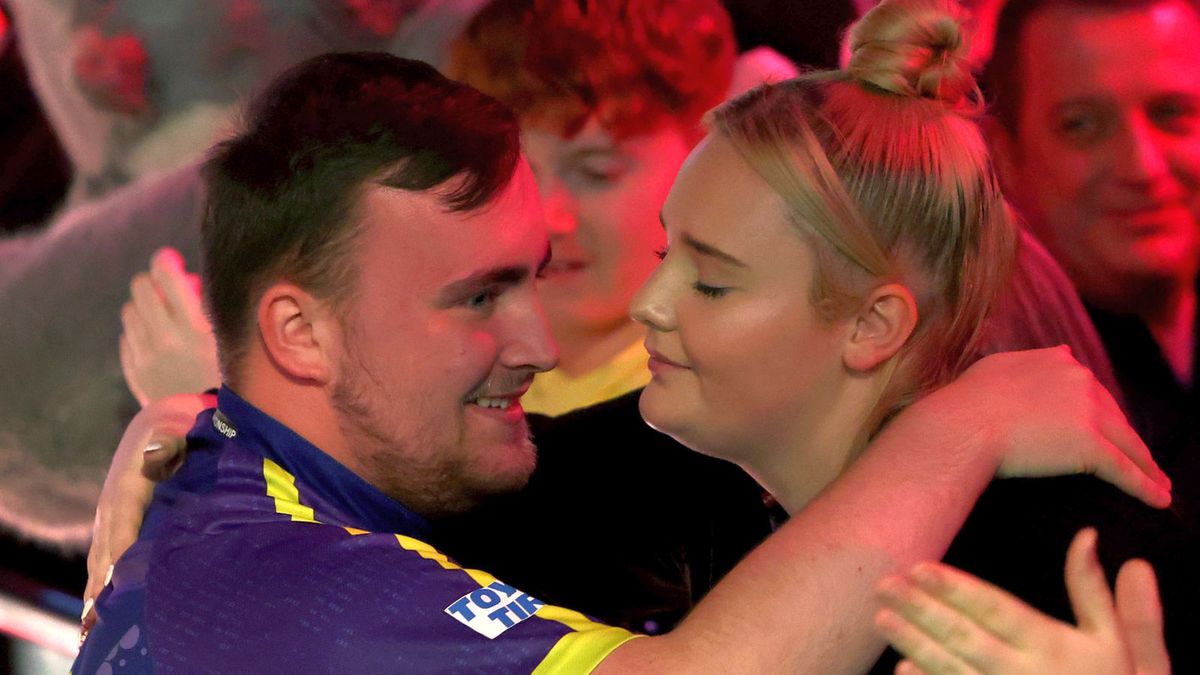 Luke Littler w towarzystwie partnerki Eloise Milburn