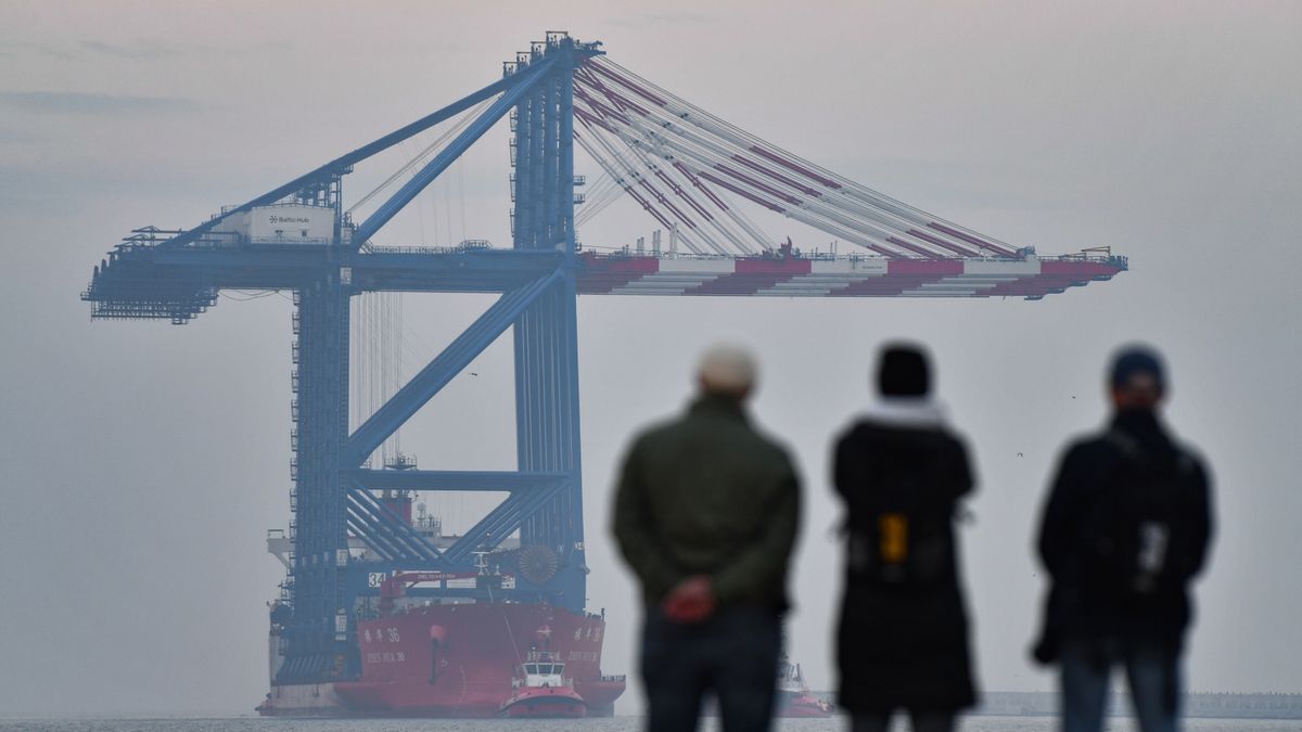 Zhen Hua 36 podczas wchodzenia do Baltic Hub w Gdańsku