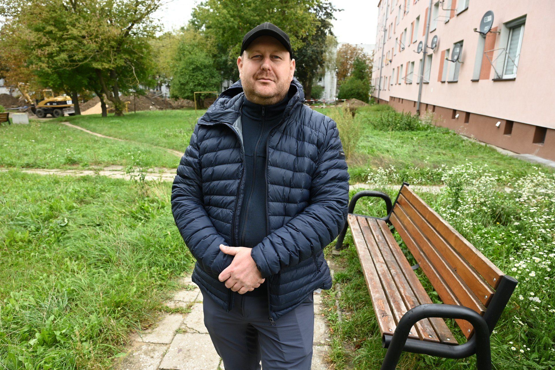 Na zdjęciu Tomasz Nowak, twórca projektu parku kieszonkowego na kieleckim Szydłówku.