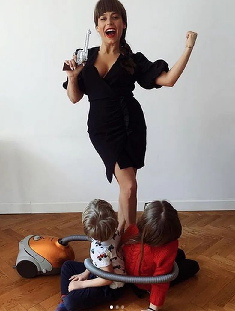 Anna Mucha z dziećmi