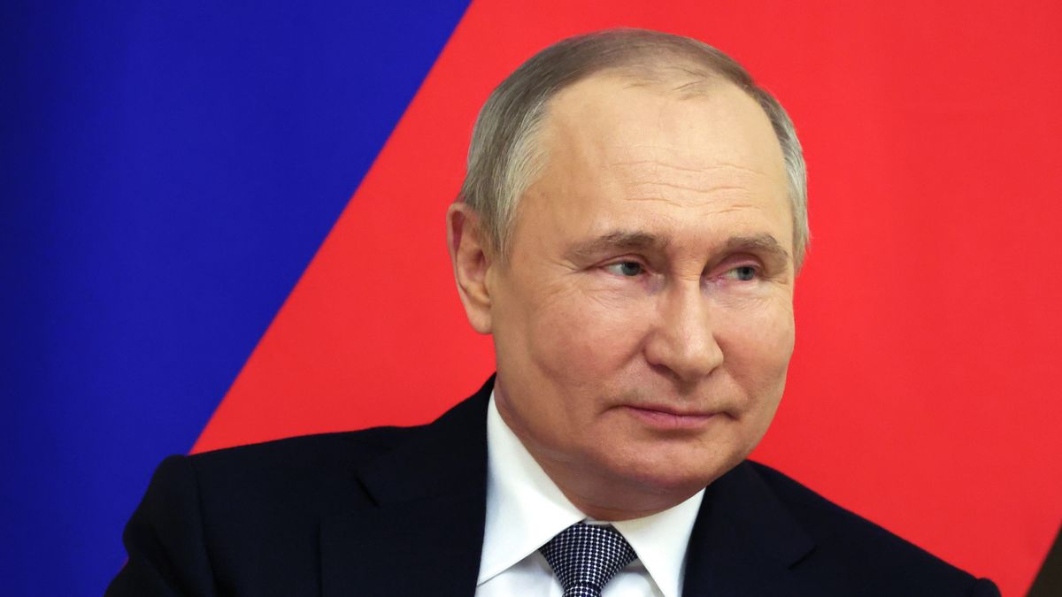 Russian President Vladimir Putin attends a meeting with Armenian Prime Minister Nikol Pashinyan (not pictured) at the Novo-Ogaryovo residence outside Moscow, Russia, 19 April 2022. Armenian Prime Minister is on official visit in Moscow. EPA/VYACHESLAV PROKOFYEV / KREMLIN POOL / SPUTNIK MANDATORY CREDIT Dostawca: PAP/EPA.