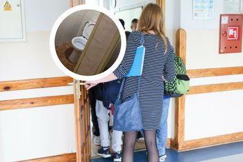 Nie mają drzwi do toalet. Dyrektorka szkoły się tłumaczy