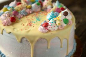 Czym ozdobić tort dla dziecka? 6 pomysłów na proste i zachwycające dekoracje