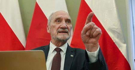 Czarne chmury nad Macierewiczem. "Dowody nie jest trudno znaleźć"