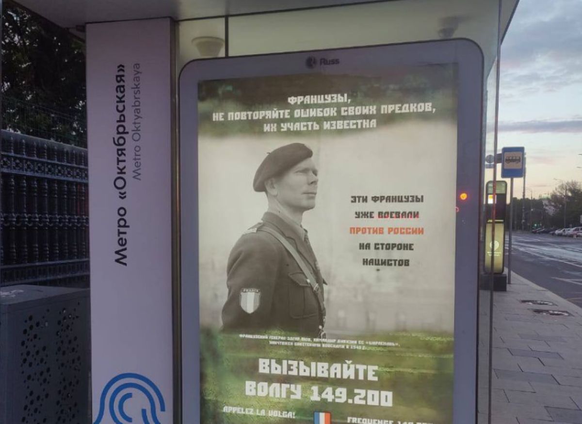 Zaskakujący plakat na rosyjskim przystanku. To wcale nie jest żart