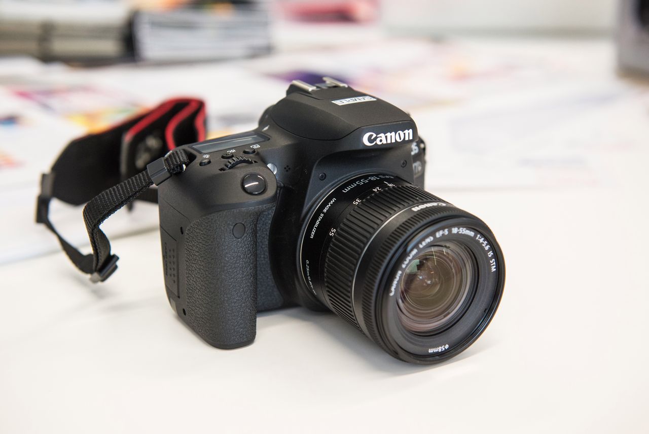 Canon EOS 77D